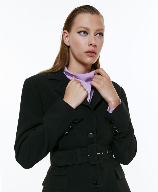 Σακάκι με κουμπιά και ντυμένη ζώνη