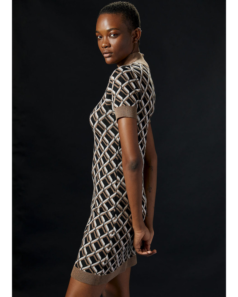 Πλεκτό φόρεμα με γεωμετρικό μοτίβο
